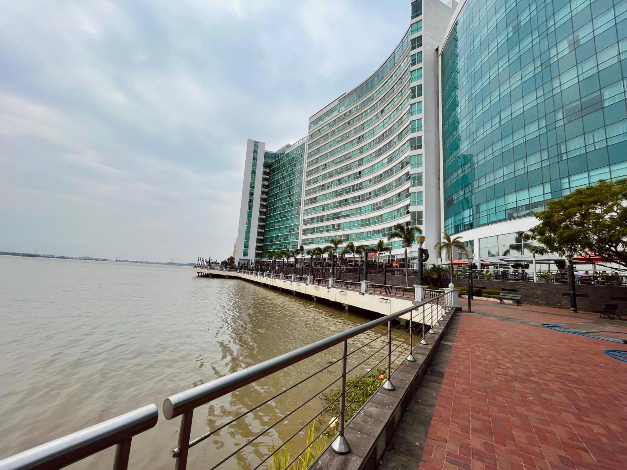 Suite Riverfront Puerto Santa Ana Guayaquil Exterior photo